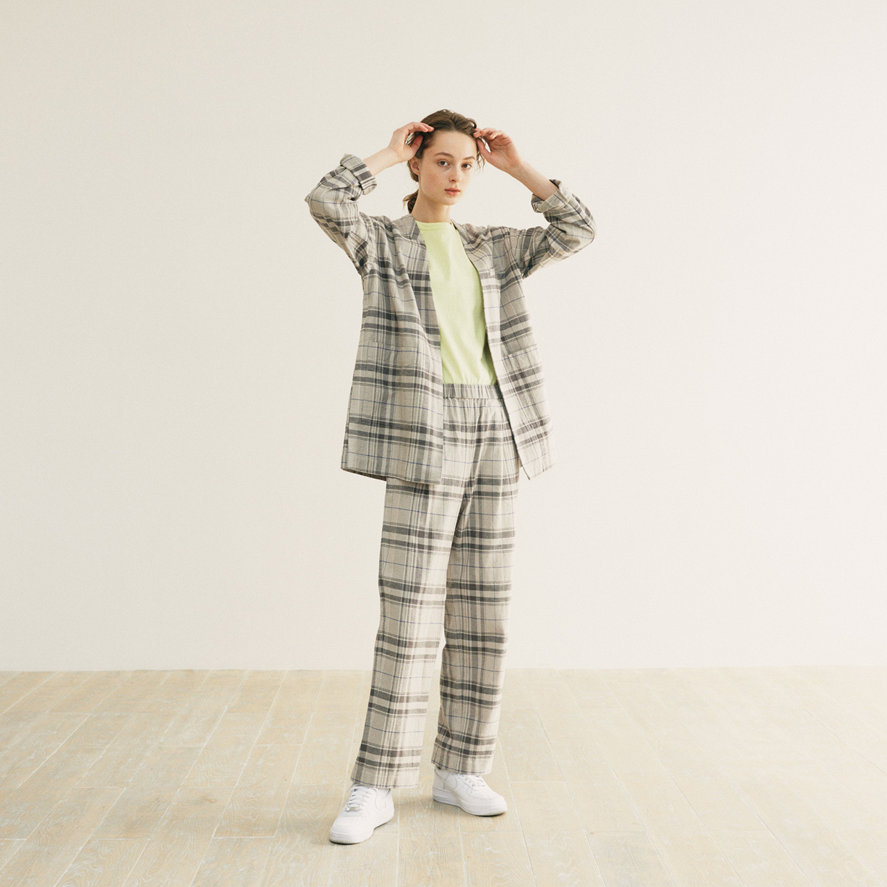 WOMEN 02