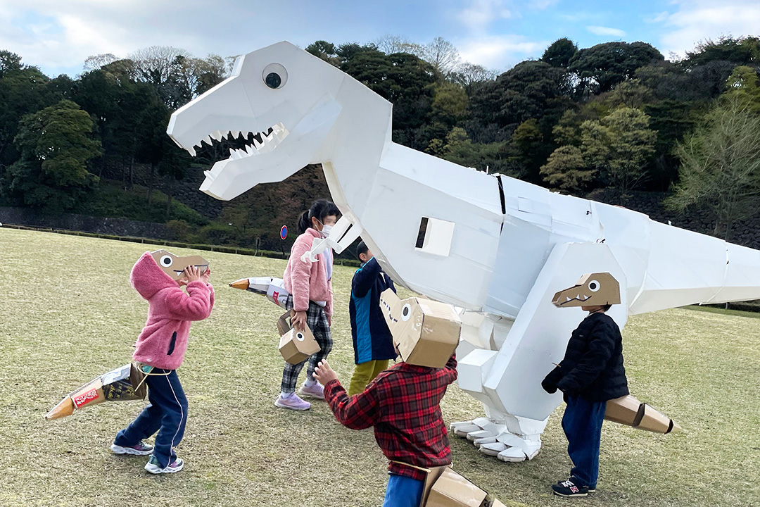 JAPAN MADE PROJECT 「段ボールティラノ帽子を作ってかぶってシロと散歩しよう！」