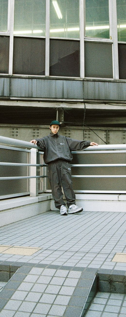 LOOK02